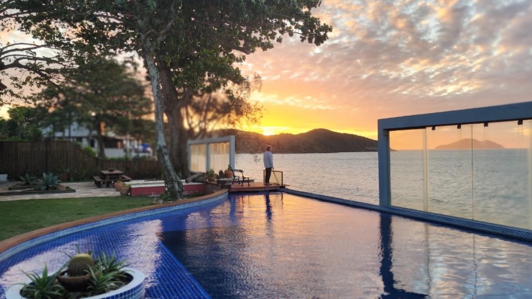 Deck com vista para o mar